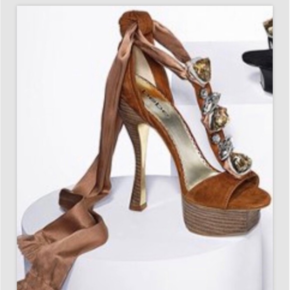 NEW IN BOX Bebe Platform CRYSTAL JEWELS Shoes w Stiletto Heels 8.5 Beige LEATHER - Picture 1 of 9